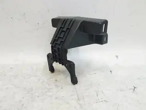 Plastová konzola pro základnu (pódium) centrálního sedadla 1. řady Tesla model Y 1490674-98-D