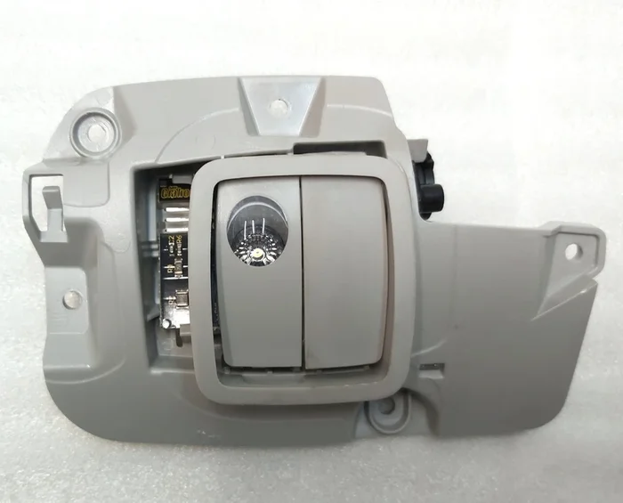 Garderobskrok med ljus vänster Tesla modell Y 1515338-95-A