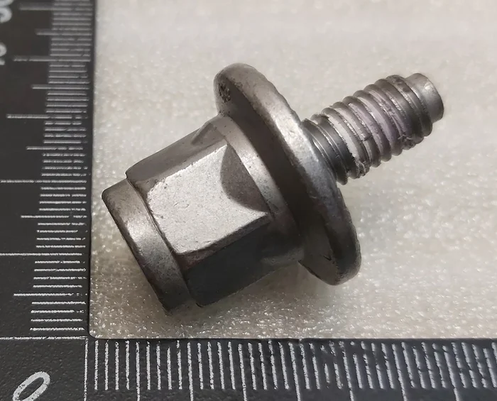 Boulon M8 d15 de la base du penthouse (casserole) du boîtier de batterie principal Tesla modèle 3, modèle Y 1525333-00-A