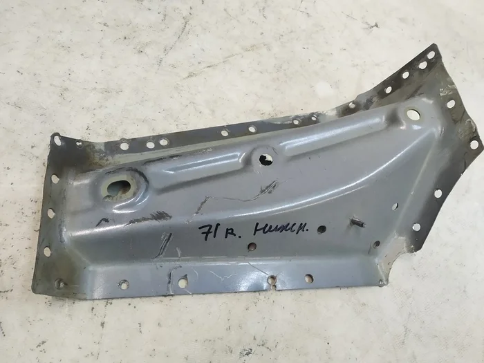 Výztužná deska pro sloupek A štítu motoru a podélníku, vpravo dole (vnitřní panely karoserie) Tesla model Y 1534437-S0-A