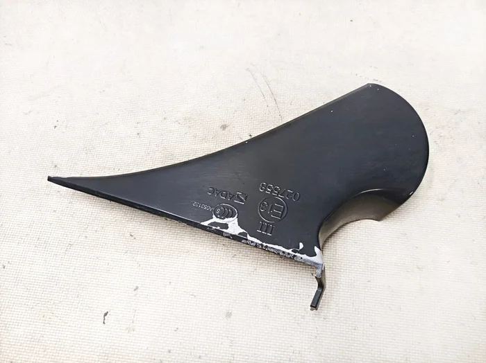 Udvendig venstre nedre spejlbeslag (ommalet) Tesla model S, model S REST 1041315-00-B