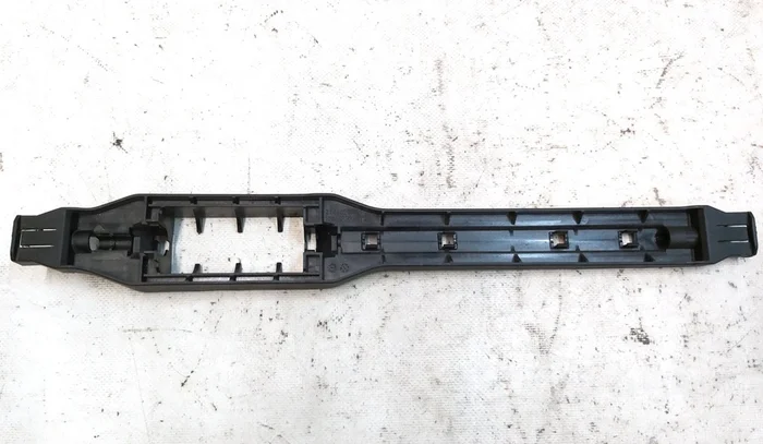 Držák pro nastavení polohy spodní části sedadla 1. řady s poškozením Tesla model Y 1107103-00-H