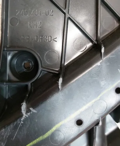 Braram Krah 오른쪽 글로벌 245.461-02 RH2 Tesla Model 3, 모델 Y 1812093-00-A의 손상