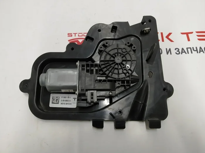 2 Elektrický motor přední linie výtahu předního vpravo Inteva s modelem konzoly Tesla 3 1096621-99-h