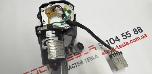1 6005946-00-G Mecanismo limpiaparabrisas en un Tesla Model S. Un elemento especial responsable del funcionamiento de las partes móviles que limpian el vidrio de la suciedad y las gotas de lluvia. Todas las piezas de Tesla, incluido el artículo presentado