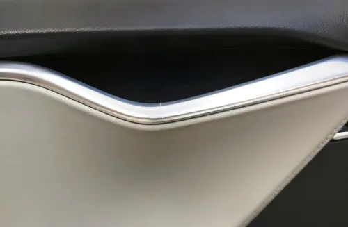 Cartão da Porta Dianteira Esquerda NO ADPT PUR/PVC PRETO/CINZA Sem Vidro Elétrico com Danos Modelo Tesla S, modelo S REST 6006071-24-M