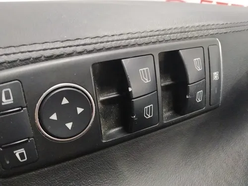 Sestava karet předních levých dveří LTHR/LTHR/PVCB BLACK PREMIUM (poškozená) Tesla model S, model S REST 6006071-25-M