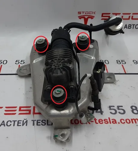 Una serie di parti della sospensione della sospensione Pneumo Tesla Modello S 6006403-00-A