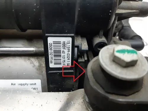 Una serie di parti della sospensione della sospensione Pneumo Tesla Modello S 6006403-00-A