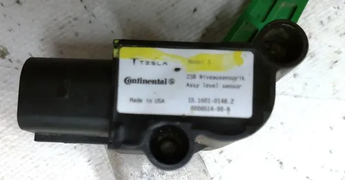 Sensor de nivel de suspensión neumática delantera izquierda con conjunto de soporte Tesla modelo S 6006514-00-B