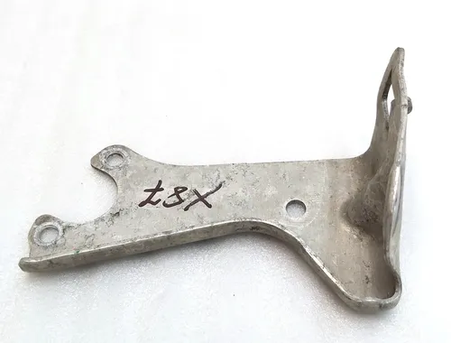 Monteringsbeslag bag luftaffjedringsniveausensor, venstre, med brudt geometri Tesla model S, model S REST, model X 6006523-00-B