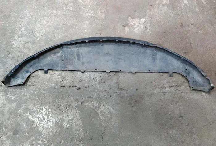 Forreste nedre kofangerbeklædning (læbe) med skader Tesla model S 6008160-00-C