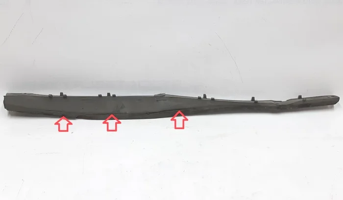 Задній молдинг (плавник) захисту двигуна правий довгий із пошкодженням Tesla Model S 6008187-00-D