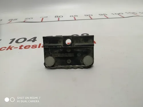 5 Кронштейн кріплення рейлінгів Tesla model S 6008628-00-D