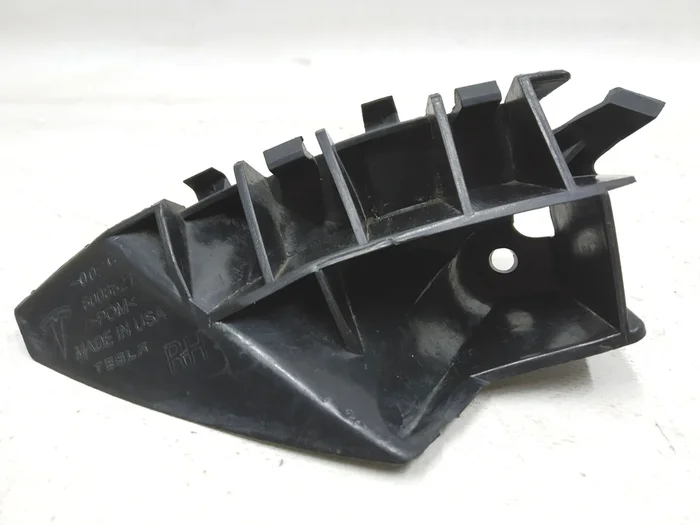 右前挡泥板导轨（外壳） Tesla S 型、S 型 REST 1095496-00-A