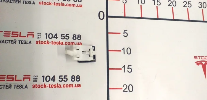 1 Ручка відкриття капота у зборі Tesla model S 6009132-00-A