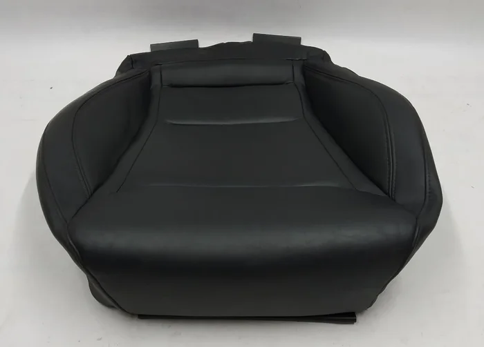 4 乘客座椅下部的衬里 NEXT GEN BLACK (GEN 2)（损坏 - 轻微划痕、皱折） Tesla Model S、Model S REST 1056288-02-B