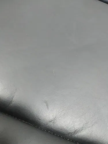 4 乘客座椅下部的衬里 NEXT GEN BLACK (GEN 2)（损坏 - 轻微划痕、皱折） Tesla Model S、Model S REST 1056288-02-B