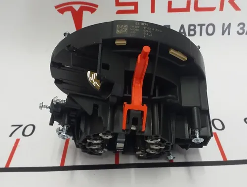 Модуль керування рульовою колонкою без перемикачів Tesla model X E111879